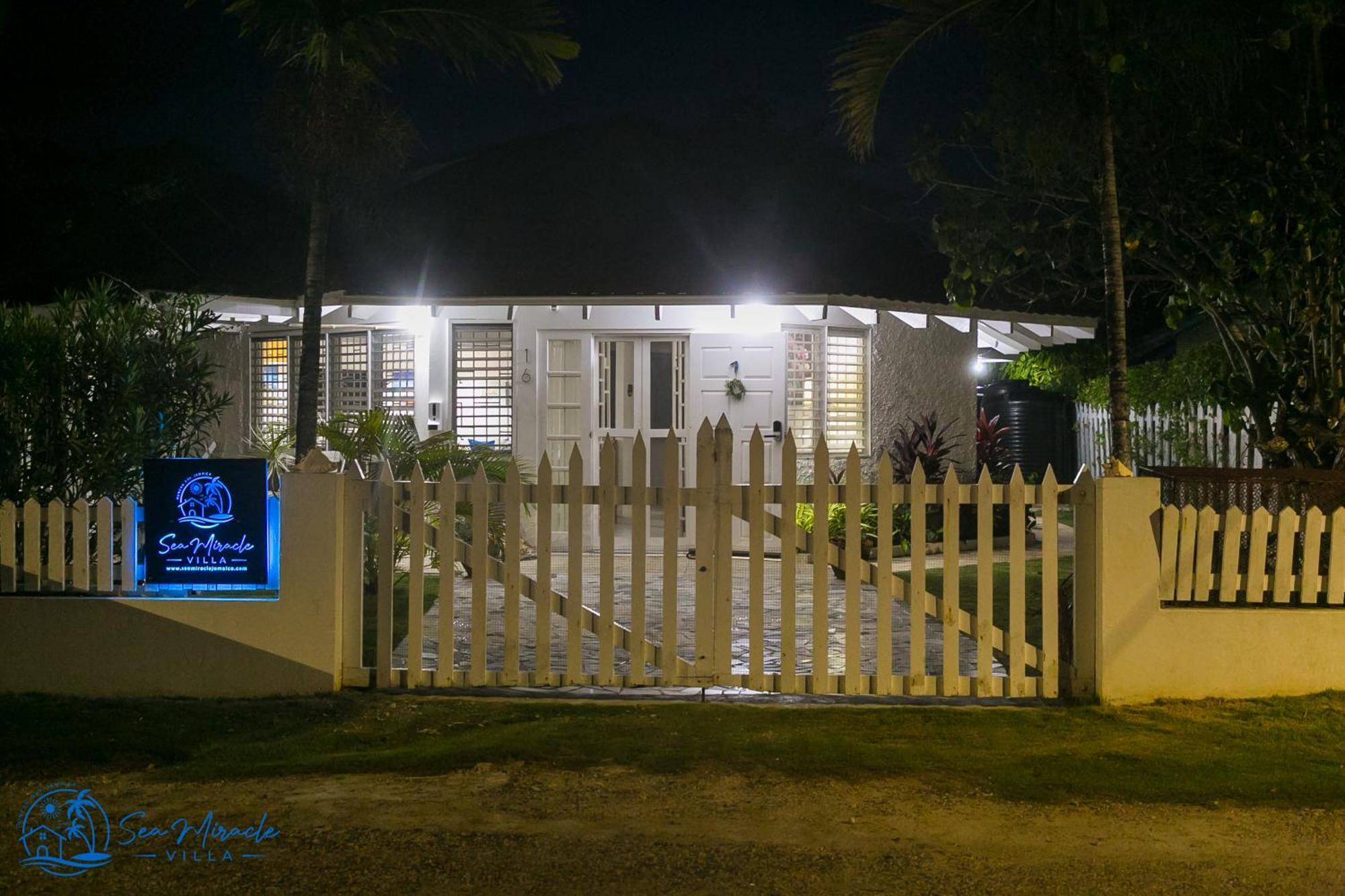 Sea Miracle Villa/Beach Cottage Silver Sands Extérieur photo